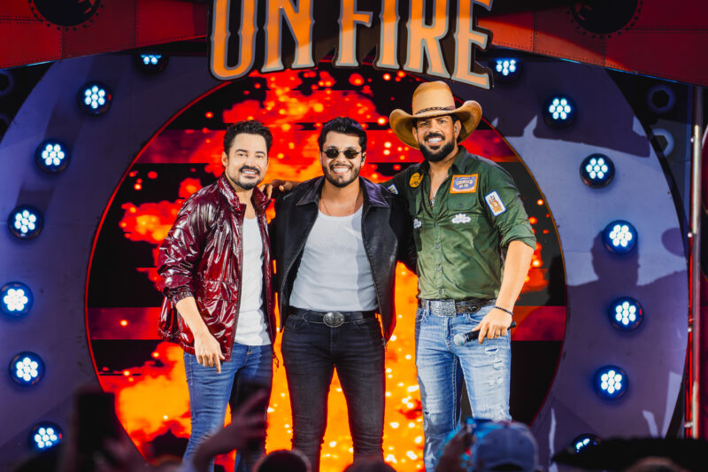 Fernando e Sorocaba convidam Murilo Huff para gravação surpresa no Churrasco On Fire