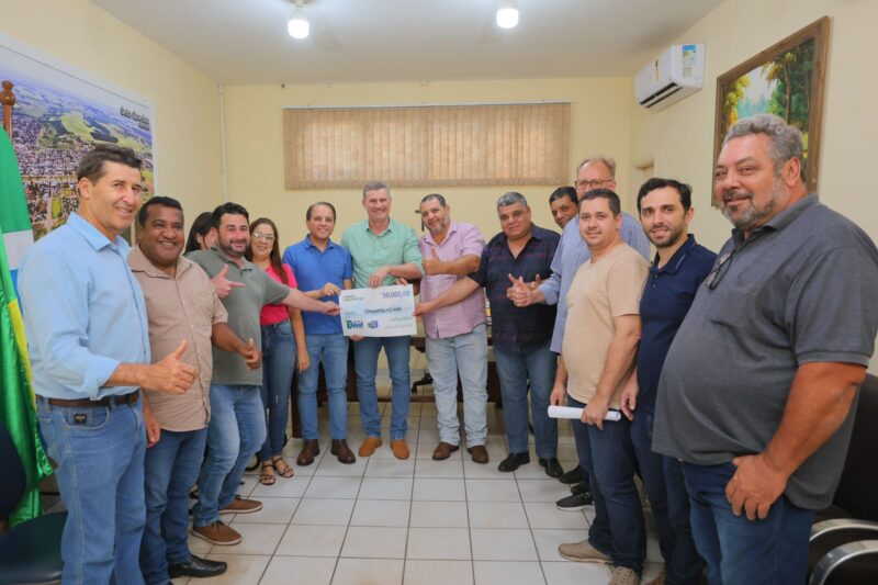 Coronel David celebra o aniversário de Sete Quedas entregando recursos para a saúde do município