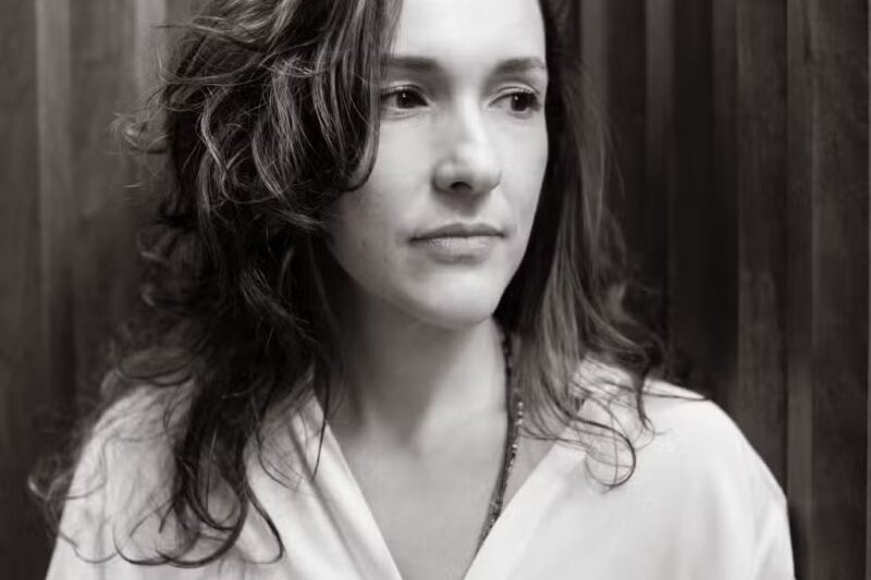 Autora de Humanos exemplares, Juliana Leite participa de clube de leitura online e gratuito em maio