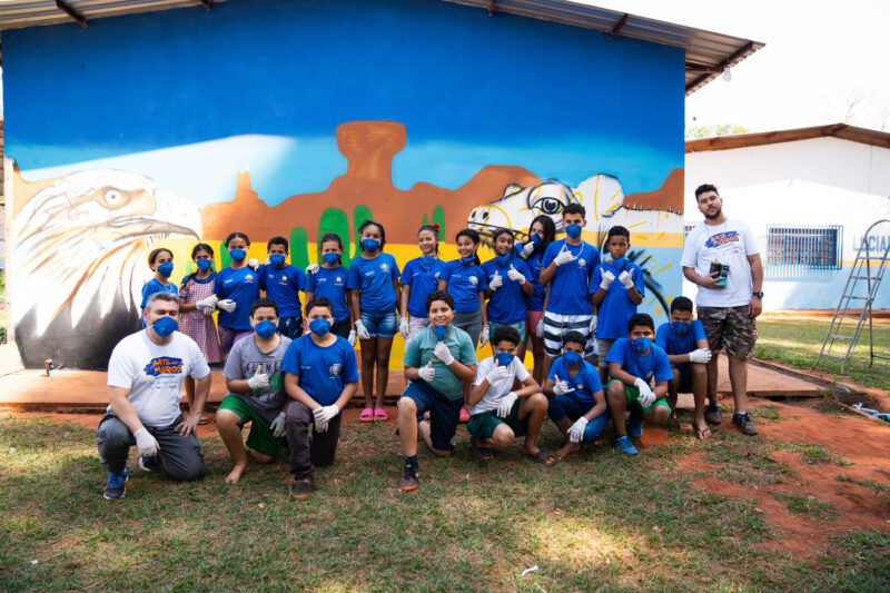 Cidades de Mato Grosso do Sul recebem livro do projeto Arte nos Muros para escolas públicas