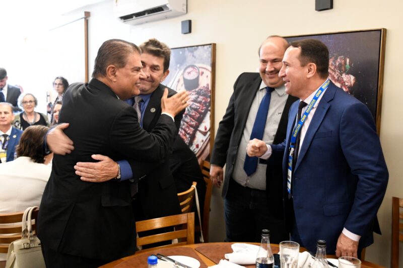 Senador Nelsinho Trad reúne prefeitos de MS e reforça compromisso com o municipalismo