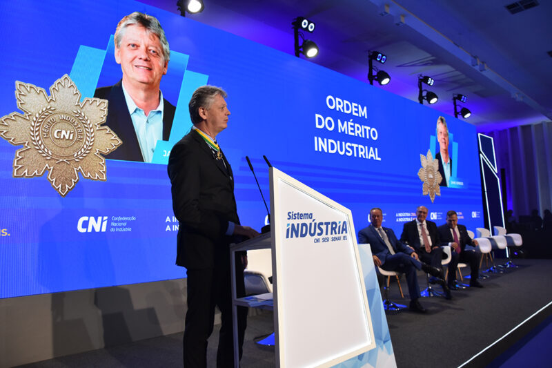 Diretor da Fiems e secretário de MS são homenageados pela CNI em Brasília