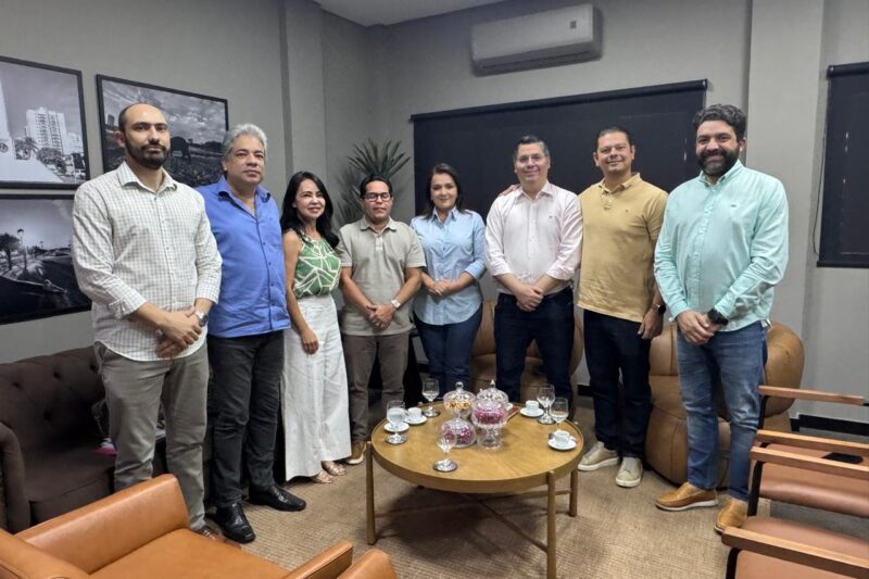 Dr. Victor Rocha participa de reunião com prefeita Adriane Lopes para discutir orçamento de 2026 e reforçar diálogo entre os poderes