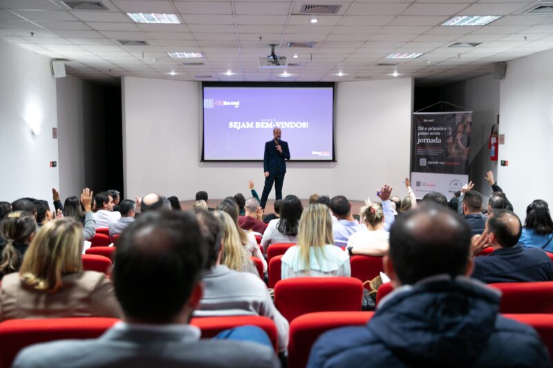 Blumenau recebe maior evento sobre imigração para os EUA para profissionais e empresários brasileiros