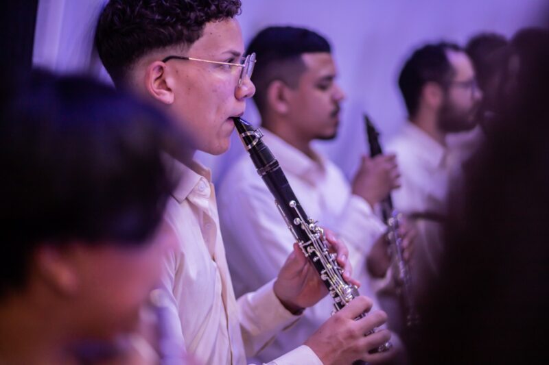 Do Moinho Cultural à OSB: residência artística impulsiona evolução técnica e pessoal de Ewerton Guimarães