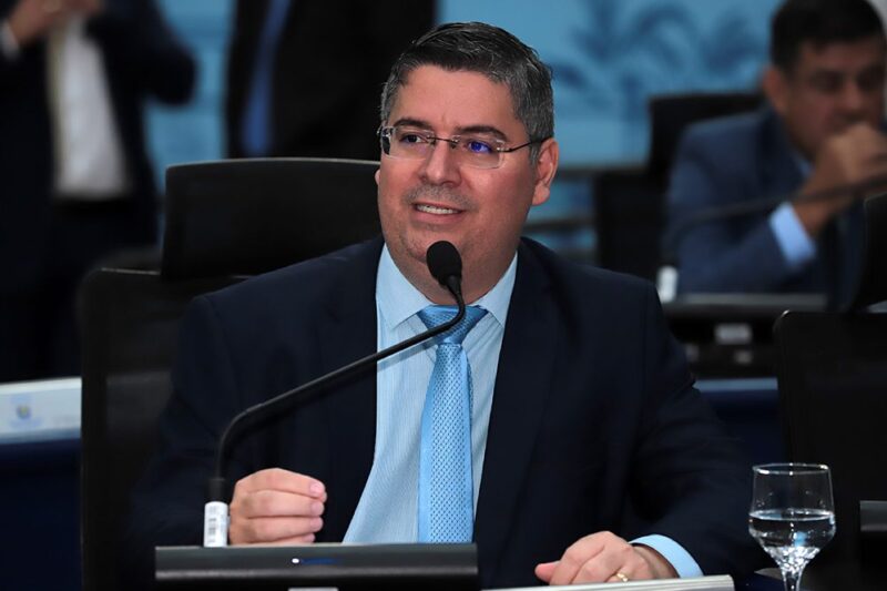 Dr. Victor Rocha fecha semestre com 8 leis aprovadas, projetos estratégicos e atuação firme na saúde pública