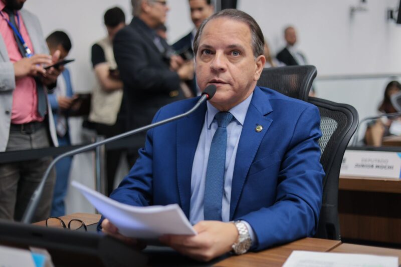 Coronel David propõe marco legal inédito para criação e comércio de aves exóticas em MS