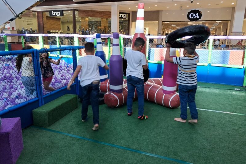 Tarde de aventuras, sorrisos e muito carinho: Shopping Campo Grande realiza ação especial para meninos acolhidos pelo Instituto Atos de Amor