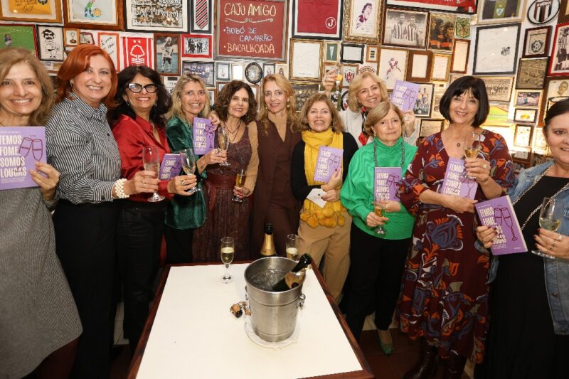 Livro narra trajetória de clube de leitura formado por mulheres 50+