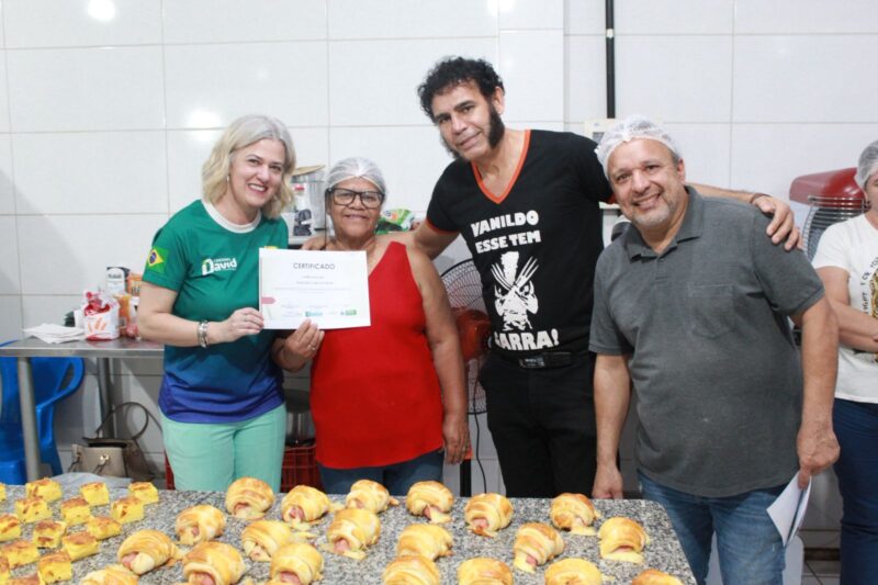 Curso de panificação e salgados forma novas empreendedoras na Coophavila II