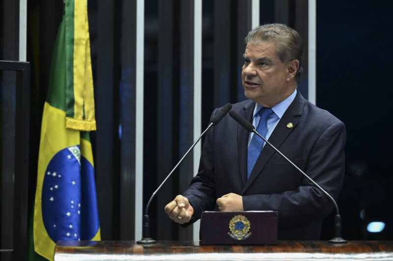 Senador Nelsinho Trad homenageia prefeito de Ribas do Rio Pardo pelo projeto “Líderes do Amanhã”