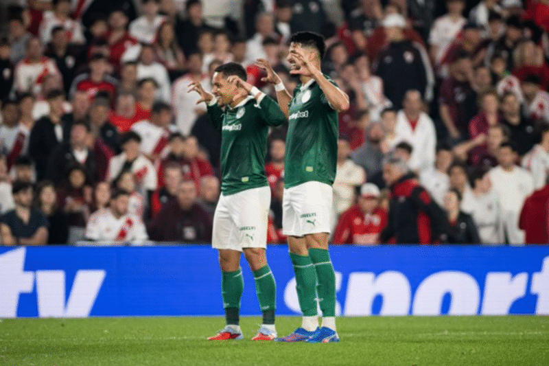 Palmeiras supera pressão e derrota River no Monumental de Núñez