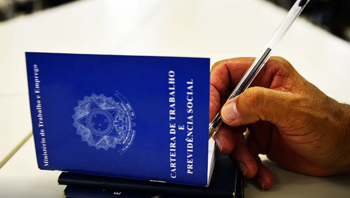 Taxa de desemprego em agosto fica em 5,6% e repete recorde de mínima