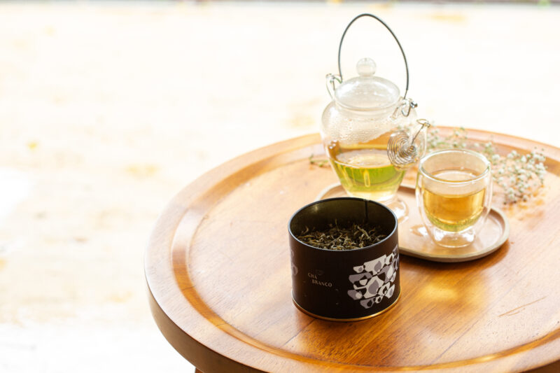 Os diferentes níveis de cafeína nos chás e como eles influenciam saúde e bem-estar