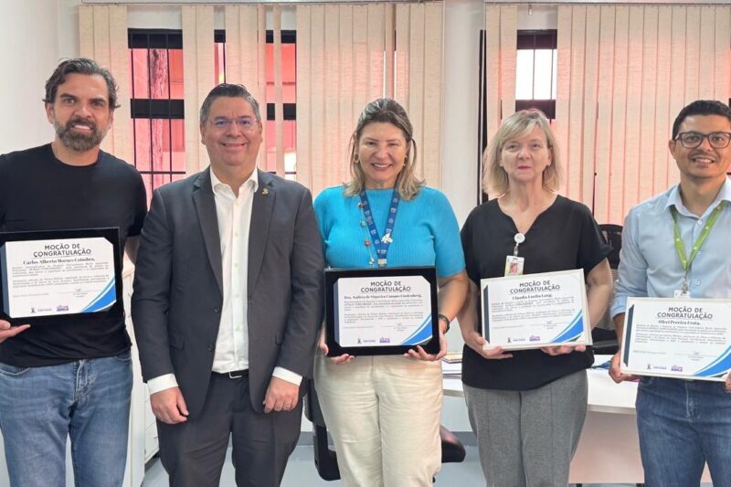 Dr. Victor Rocha entrega moções de reconhecimento à diretoria do HUMAP-UFMS e visita novas instalações