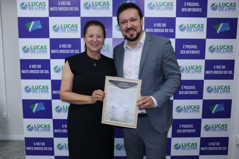 Deputado Lucas de Lima recebe Moção de Congratulação por lei que reconhece a fibromialgia como deficiência