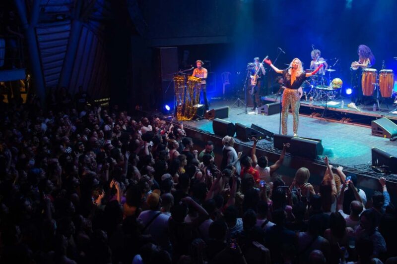 Show de Letrux encerra a programação do FIT em Dourados neste sábado