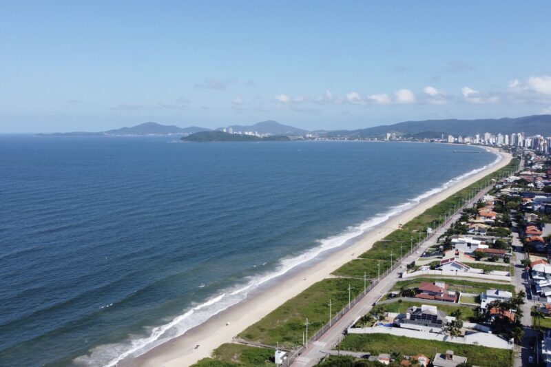 Piçarras já é referência no alto padrão e Penha desponta como próxima aposta de valorização