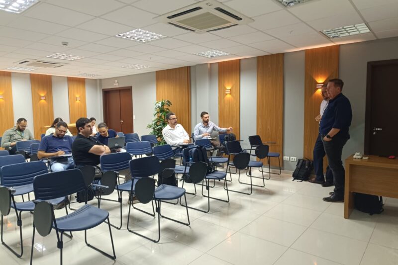 Reflore/MS recebe pesquisadores da UEMS para discutir estudo sobre gestão de recursos hídricos