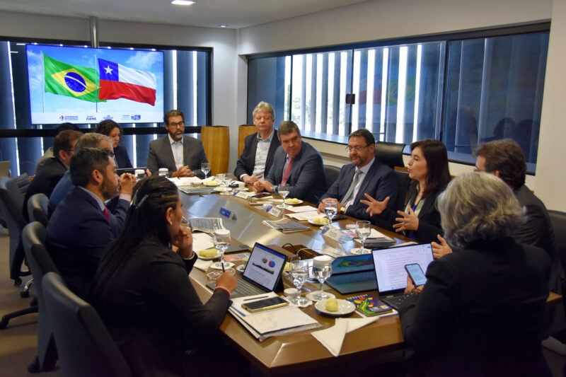 Fiems sedia reunião bilateral entre Brasil e Chile sobre Rota Bioceânica