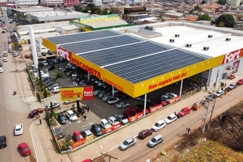 Grupo supermercadista amplia uso de energia renovável e alcança marca de 1 GWh de geração solar em um único mês