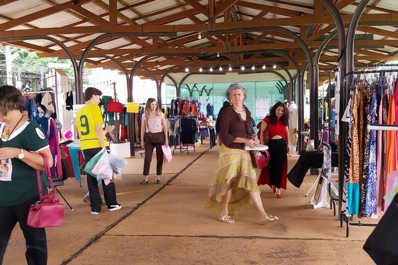 VEM GARIMPAR: Coletivo de Brechós celebra 10 anos com evento neste sábado