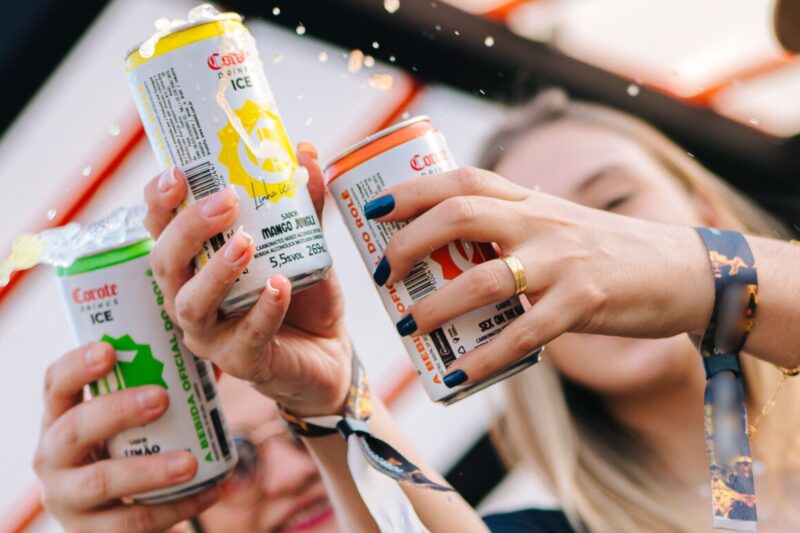 Fernando & Sorocaba prometem agitar o Churrasco On Fire com Corote ICE Drinks e degustação do lançamento da linha ICE Ultra