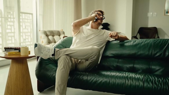 Nova campanha da Insider com Fábio Porchat aposta no conceito de adulto premium para nova camiseta sustentável