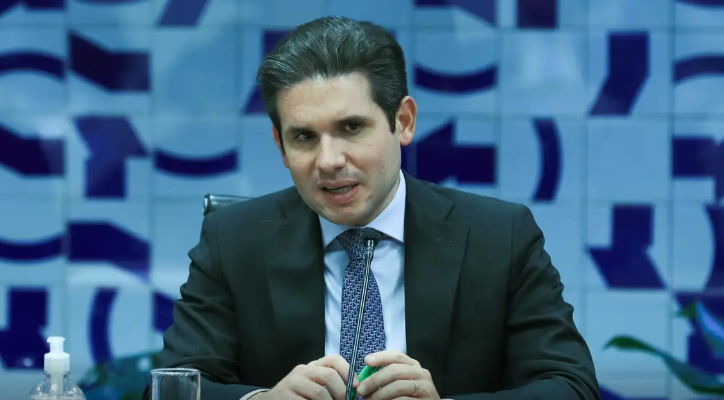 Hugo Motta confirma para hoje votação de isenção do Imposto de Renda