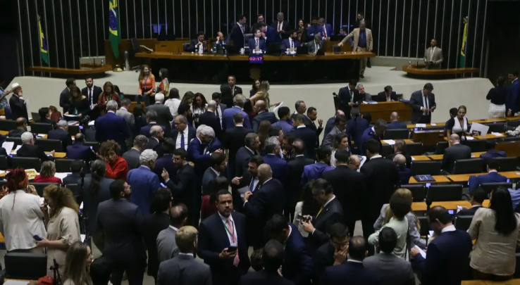 Câmara aprova isenção do IR para quem ganha até R$ 5 mil