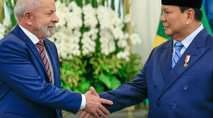 Brasil e Indonésia firmam acordos; Lula confirma candidatura em 2026