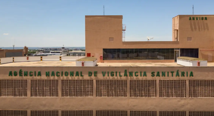 Anvisa proíbe lote falso de chá e suplementos inseguros para o consumo