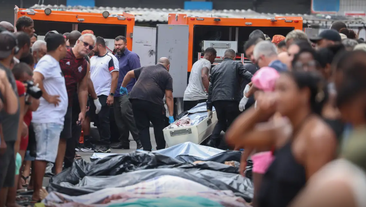 Governo do Rio estima 119 mortes; moradores retiram corpos da mata