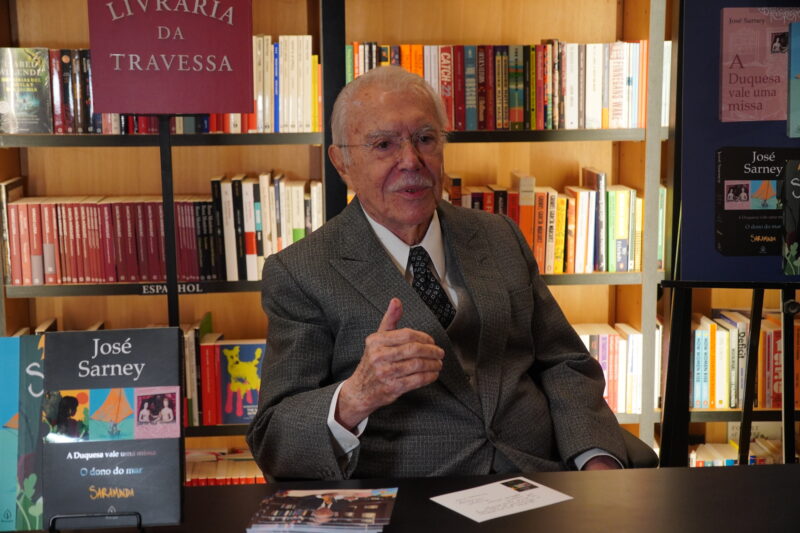 Imortal da ABL, Sarney relança obras literárias em noite memorável