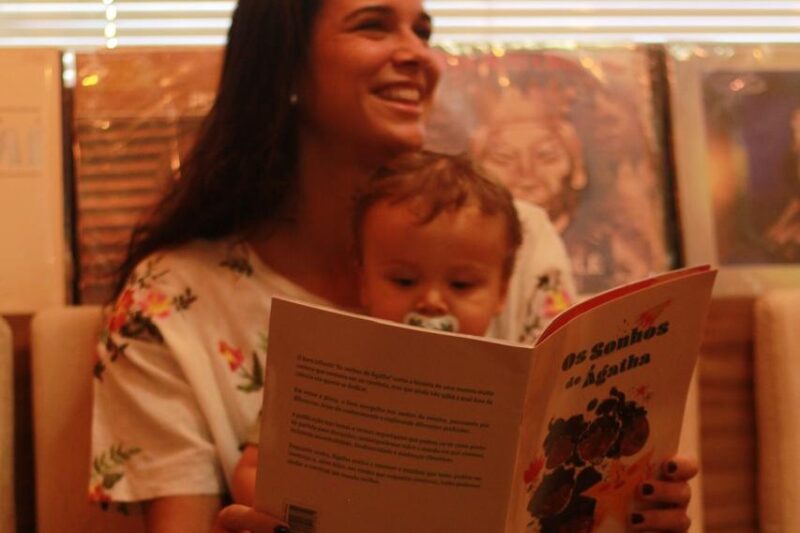 Escritora apresenta livro sobre garota cientista na Bienal Pantanal