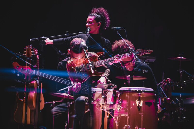 Ju Souc Trio encerra turnê estadual com show gratuito em Aquidauana nesta segunda-feira (27)