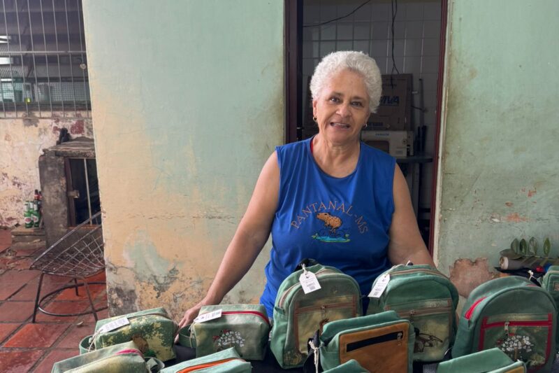 Artesã de MS transforma malotes dos Correios em moda sustentável e social e tem seus produtos na COP 30