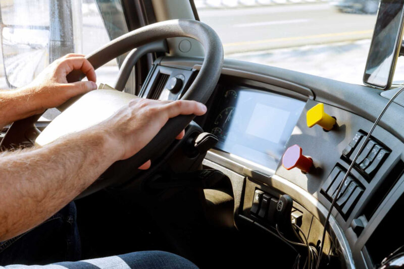 Empresa de São Paulo cria sistema que só permite que o caminhão seja ligado ou continue a viagem com o motorista certo conduzindo o veículo