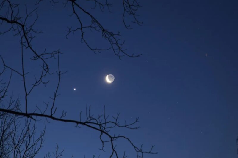 Lua e Via Láctea se encontram no céu do Brasil na noite de 26 de outubro