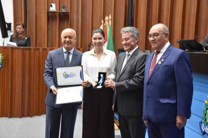 Presidente da Fiems recebe comenda do mérito legislativo das Nações Amigas de MS