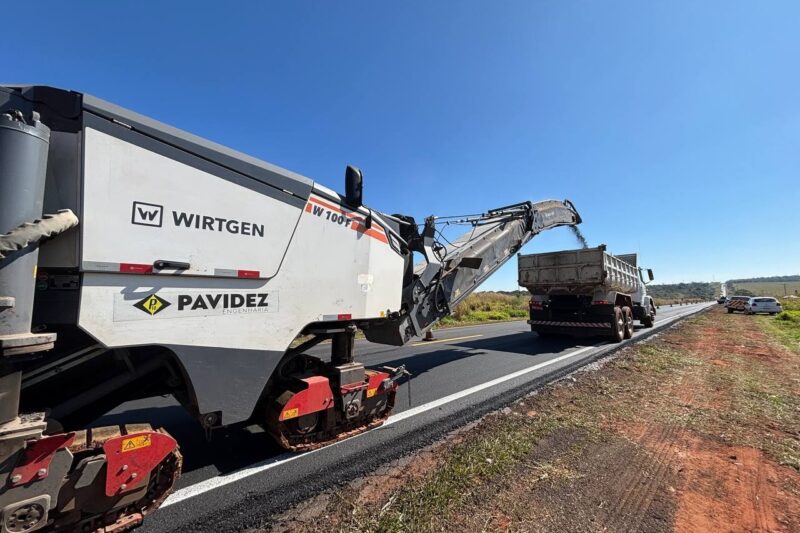 Quinta-feira de obras: BR-163/MS passa por melhorias e conservação; Confira os trechos com pare-e-siga