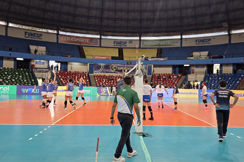 Alunas do Sesi fazem partida de abertura da Supercopa de Vôlei
