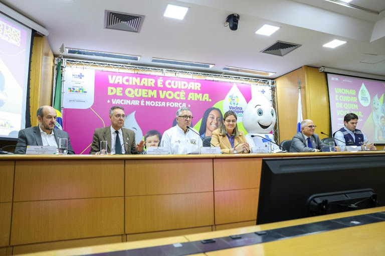 Governo do Brasil lança campanha para vacinar crianças e adolescentes de até 15 anos
