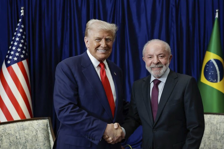 Lula e Trump se reúnem na Malásia e avançam em negociação sobre tarifas impostas a produtos brasileiros