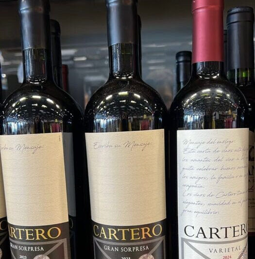 Grupo Pereira aposta em vinho com dedicatória personalizada como presente afetivo