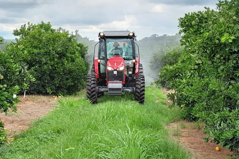 Tratores ganham protagonismo no processo de mecanização das lavouras de laranja