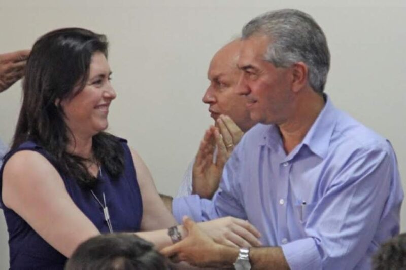 Sem Simone Tebet, Reinaldo Azambuja lidera cenário eleitoral em MS, mas disputa segue acirrada