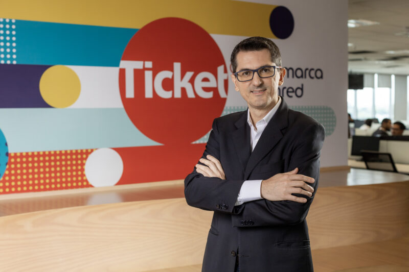 Pesquisa da Ticket revela que 87% dos brasileiros estão mais atentos à alimentação saudável ao escolher uma refeição 