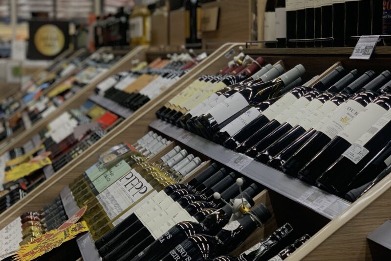 Vinhos com 99% de desconto marcam início das ofertas de Black Friday no Grupo Pereira