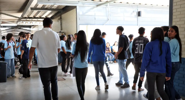 Pé-de-Meia inicia pagamento da 9ª parcela; mais de 3,2 milhões de estudantes recebem até 2 de dezembro